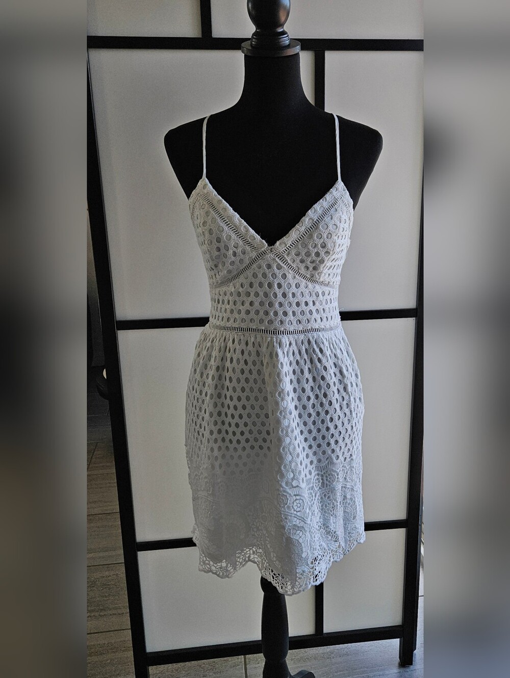 Abercrombie & Fitch White Eyelet Mini Dress Sz S - Picture 9 of 16
